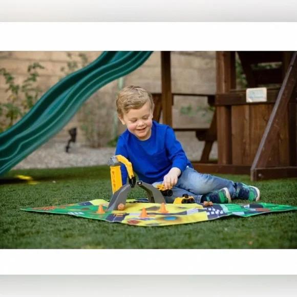 CAT Little Machines Construction Mat - Picture 5 of 6